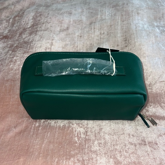 The Wicked Toiletry Kit In Wicked Green - Picture 2 of 4